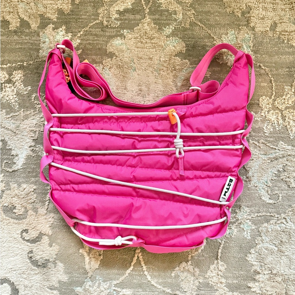 Baboon to the Moon B2TM Moonbag Crossbody Bag 7L - Raspberry Fizz